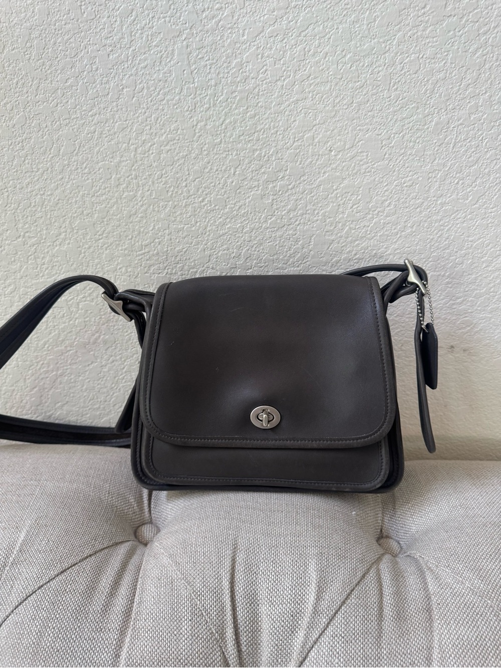 Vintage Coach rambler in grey